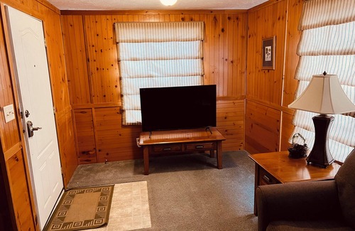 Neillsville Cabina | The Deer Cabin at the Riviera Resort in Neillsville, Wisconsin!