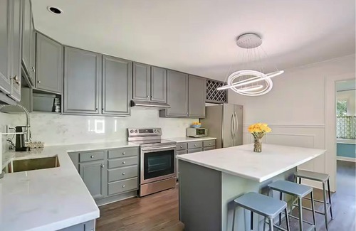 North Charleston Casa | The Delsey: family home steps away from Park Circle