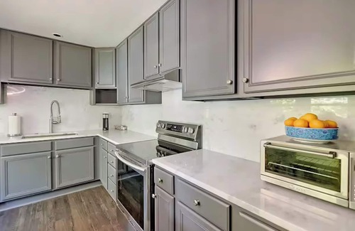 North Charleston Casa | The Delsey: family home steps away from Park Circle