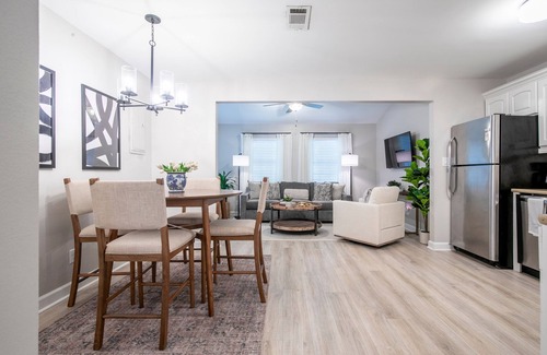 Oxford Casa | The Delta, 2BR Townhome Stay by Velvet Ditch Villas