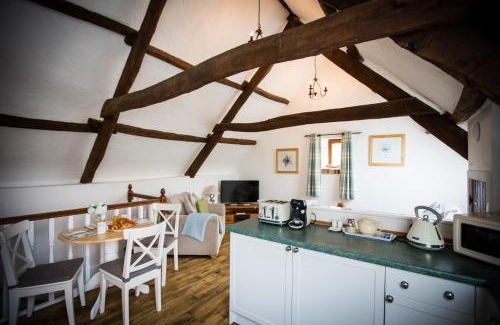 Rosevine Casa | The Den at Country Ways