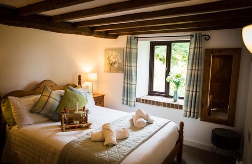 Rosevine Casa | The Den at Country Ways