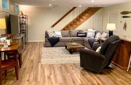 Clarkson Casa | The Den at Nolin-Lakefront Home in Linwood Estates