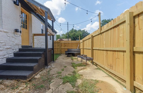 University District Casa | - The Den -Luxe + Spacious 2 BR FENCED YARD