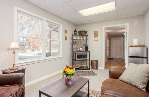 Buford Casa | The Den/PVT Basement/Media Room/Near Mall/Sleeps 5