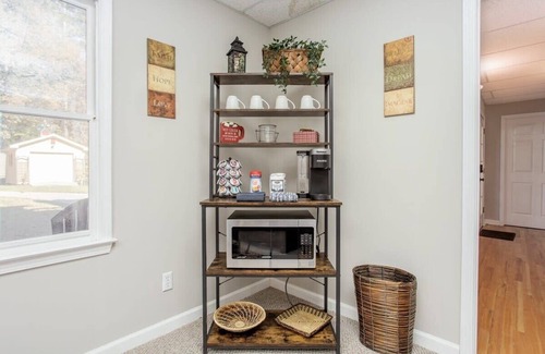 Buford Casa | The Den/PVT Basement/Media Room/Near Mall/Sleeps 5