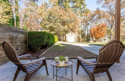 Buford Casa | The Den/PVT Basement/Media Room/Near Mall/Sleeps 5