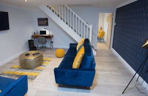 Broadheath Casa | The Devoke. Stylish 3 bed boutique property.
