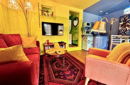 Plainfield Apartamento | The Disco Den on Toad Road