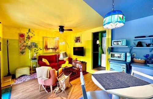 Plainfield Apartamento | The Disco Den on Toad Road