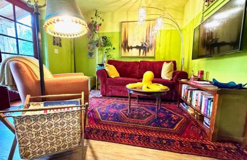 Plainfield Apartamento | The Disco Den on Toad Road