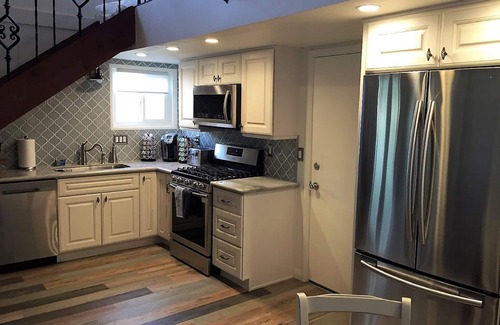 West Newport Casa | The Dock-Remodeled and Updated Beach Classic-Clean, Excelente ubicación, habitaciones A / C