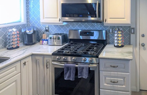 West Newport Casa | The Dock-Remodeled and Updated Beach Classic-Clean, Excelente ubicación, habitaciones A / C