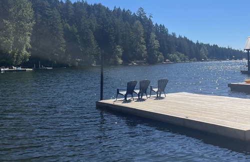 Shawnigan Lake Casa | The Dockside Duplex (Paddle side)
