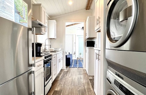 Clermont Casa | The Dockside House - Lakeside Tiny Home Near Orlando