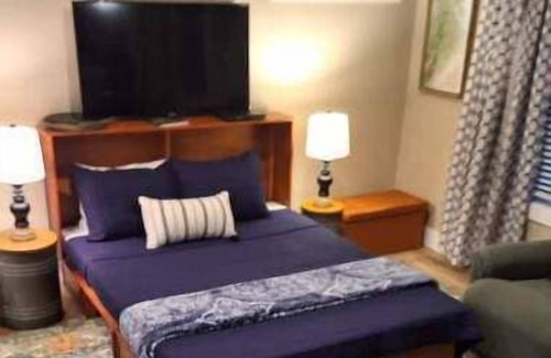 Dawsonville Cabina | The Dogwood Cabin-Dog Friendly-Fenced Yard- 2.2 miles from Lily Creek Farm