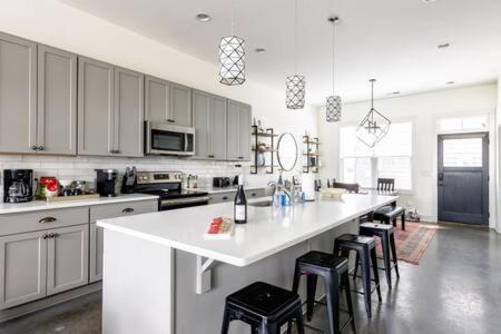 Nashville Casa | The Dogwood House - Minutes to Downtown & Opry