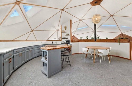 Lowell Casa | The Dome Home - 1/2 mi to Beaver Lake - Geodesic