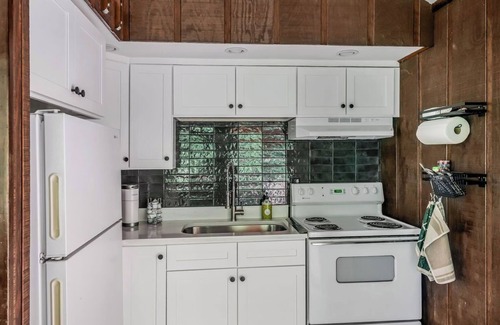 Bristol Casa | The Dome – Private 1BR Home w/ Wi-Fi, Full Kitchen + Weekly Rates