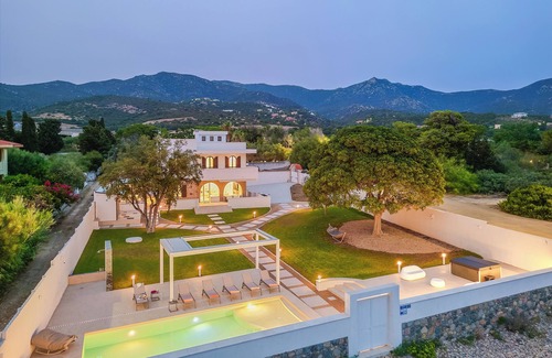 Quartu Sant'Elena Villa | The Door to the Sea of S'Arpagiu, direct access to the sea, private pool