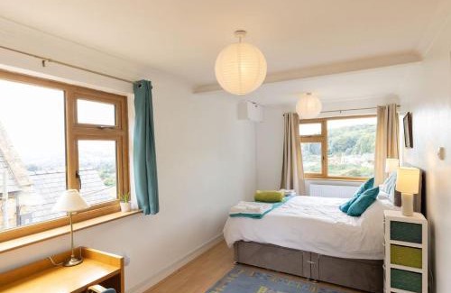 Stroud Casa | The Dormers - 5 BD Amazing Views of Stroud Valley
