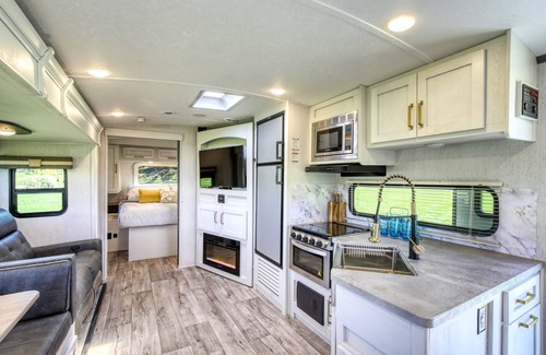 Nemo Casa | The Dove: Relax in Peace! King Bed! Near Trails!
