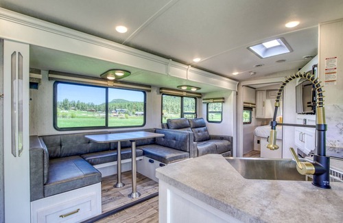 Nemo Casa | The Dove: Relax in Peace! King Bed! Near Trails!