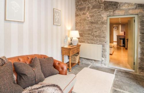 Llanrhaedr Casa | The Dovecote