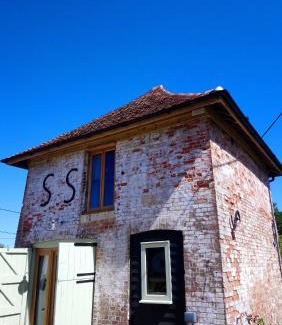 The Pelhams Casa | The Dovecote - unique self-contained 1bed renovated barn