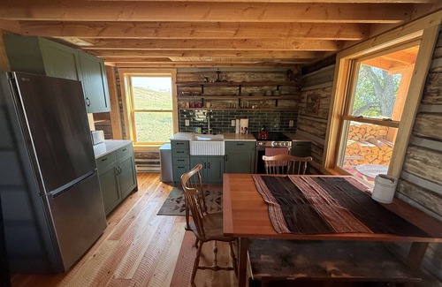 Ennis Casa | The Dovetail Cabin in Ennis