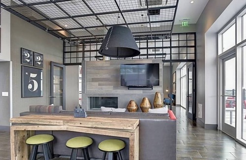 Downtown Baltimore Apartamento | The Downtown Baltimore/ Comfy Queen Bed, Rooftop deck, pool, Free Parking