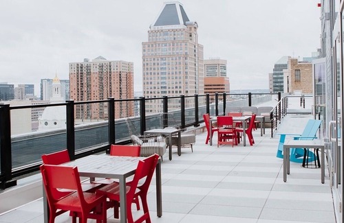 Downtown Baltimore Apartamento | The Downtown Baltimore/ Comfy Queen Bed, Rooftop deck, pool, Free Parking