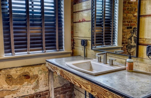 Brenham Hotel | The downtown Brenham Schoolhouse Hotel, Room B