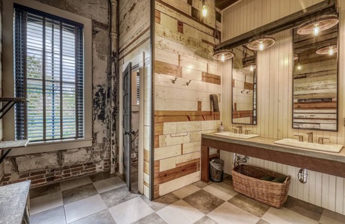 Brenham Hotel | The downtown Brenham Schoolhouse Hotel, Suite 4