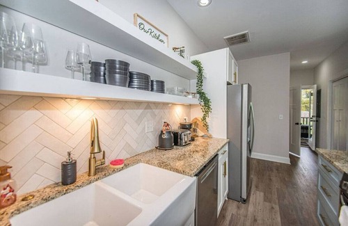 Spartanburg Casa | The Downtown Chalet w/ Fenced Backyard