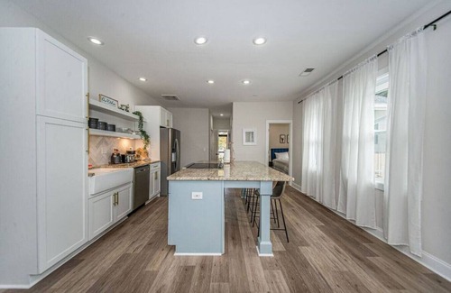 Spartanburg Casa | The Downtown Chalet w/ Fenced Backyard
