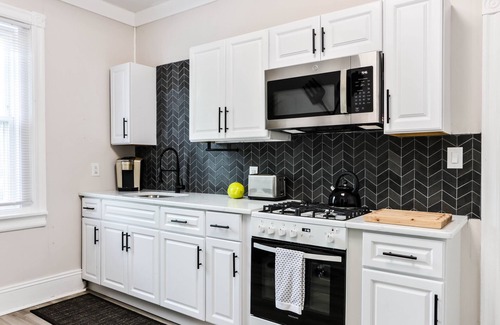 Bethlehem Casa | The Downtown Hive: Sophisticated stay steps from Main St Bethlehem!