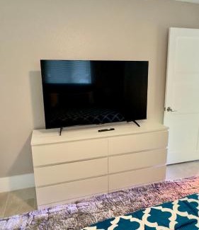 Caloosahatchee Casa | The Downtown Sunshine Getaway