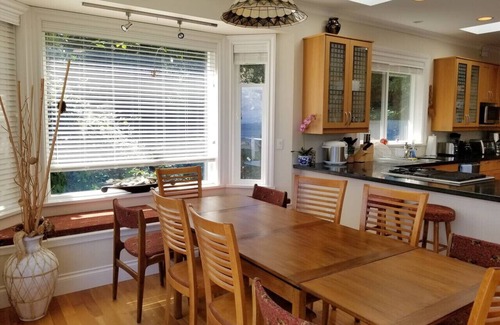 Point Roberts Casa | The Dragonfly House — Expansive Dual-Kitchen Retreat
