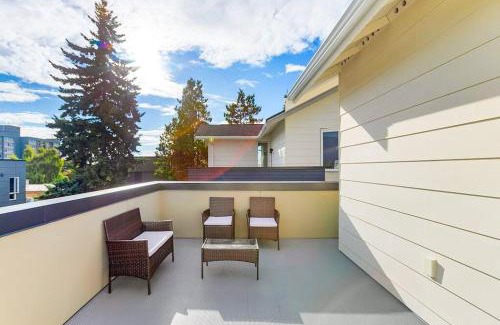 Capitol Hill Apartamento | The Dreadfort's Flayed Chamber Bolton's Suite
