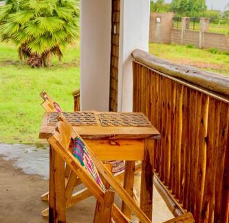 Kasese Chalet De Esquí | The Dream Experience Lodge - Support an Orphanage