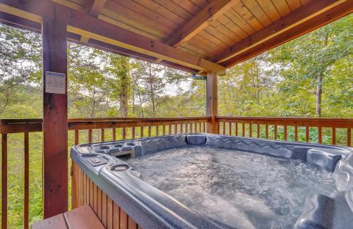 Sevierville Casa | The Dreamers Nest Sevierville Cabin with Hot Tub!