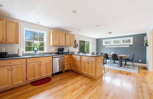 East Falmouth Casa | The Driftwood Home, 5 min from Mashpee Commons, AC