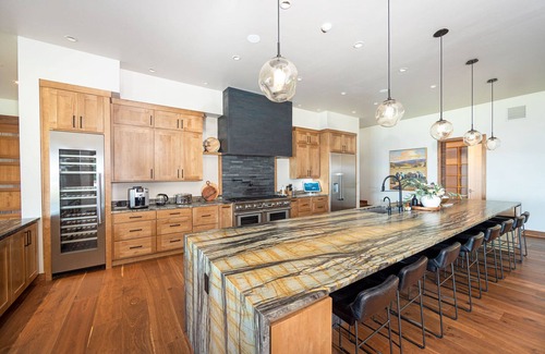 Woods Bay Casa | The Driftwood True Lakefront Luxury