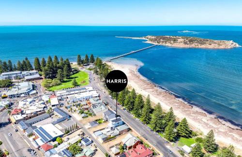 Victor Harbor Casa | The Dual Family Entertainer 9 Esplanade Victor Harbor - Linen Included - Luxury - Seafront