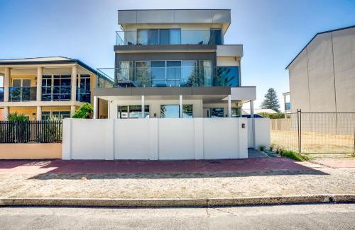 Victor Harbor Casa | The Dual Family Entertainer 9 Esplanade Victor Harbor - Linen Included - Luxury - Seafront
