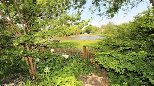 Village Green Casa | The Duck Pond Cottage