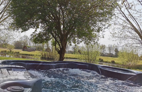 East Huntspill Cabina | The Duckling Lodge (private hot tub)