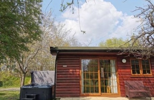 East Huntspill Cabina | The Duckling Lodge (private hot tub)