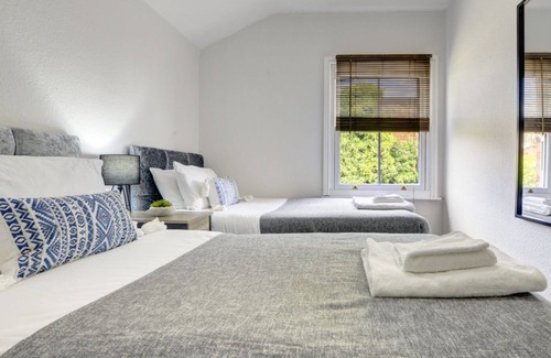 Bedford Villa | 3 Bedroom Eco-apartment in Bedford With Terrace by Silva